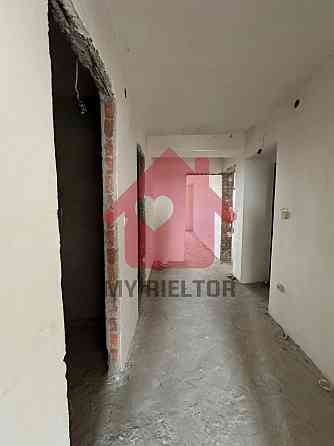 Велика світла квартира по супер ціні! Встигніть придбати! Uzhhorod