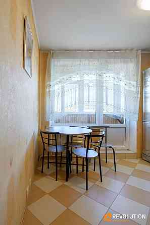 Оренда Квартира 2-кімнатна, 15/16 поверх на Князя Романа Мстиславича, 8 Киев