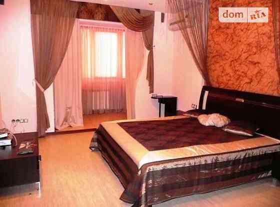 Оренда Квартира 3-кімнатна, 14/25 поверх на ул. Анны Ахматовой, 13-д Київ