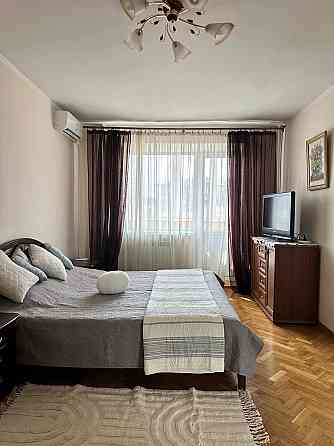 Оренда Квартира 3-кімнатна, 8/9 поверх на Шота Руставелі, 25 Київ