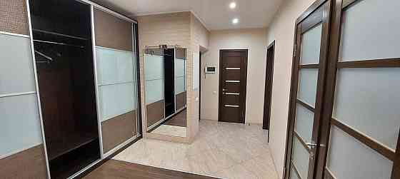 Продаж Квартира 3-кімнатна, 10/12 поверх на Дмитрівська вул., д. 75 Киев