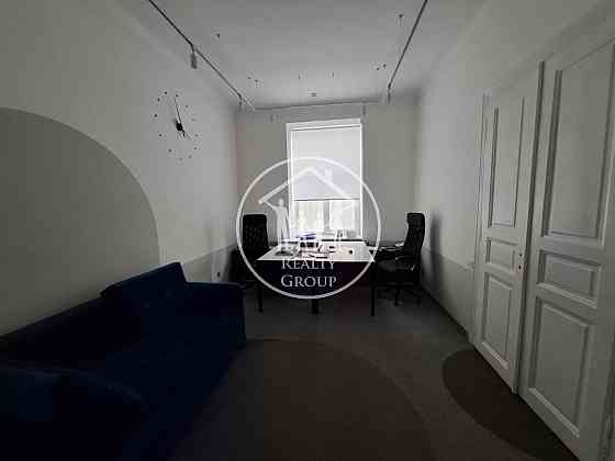 Продаж Квартира 3-кімнатна, 1/4 поверх на Конопницької вул., 4 Львов