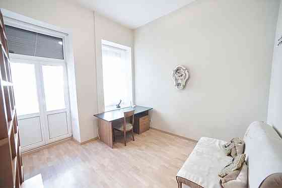 Оренда Квартира 3-кімнатна, 1/4 поверх Kiev