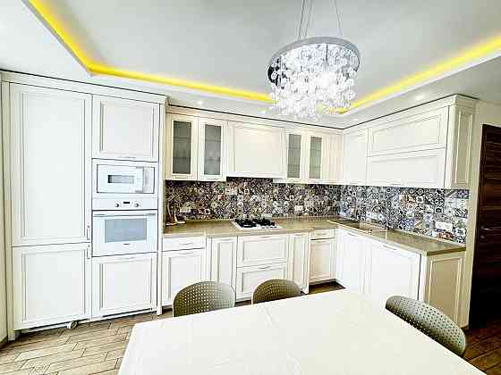 Продаж Квартира 4-кімнатна, 9/12 поверх на Владимирская ул., 1 Dnipro