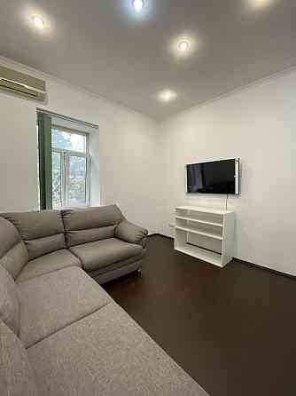 Продаж Квартира 3-кімнатна, 1/5 поверх на Гетьмана Павла Скоропадського вул., д. 17б Киев