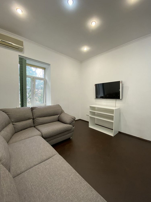 Продаж Квартира 3-кімнатна, 1/5 поверх на Гетьмана Павла Скоропадського вул., д. 17б Київ - фото 2