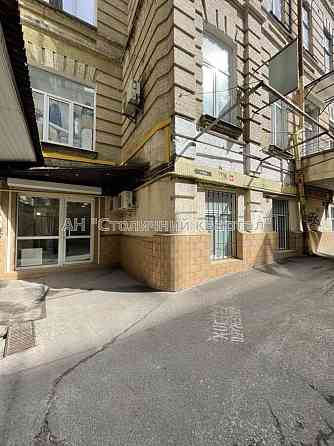 Оренда офісне приміщення на Хмельницького Богдана вул., 10 приміщень - 4 Kiev