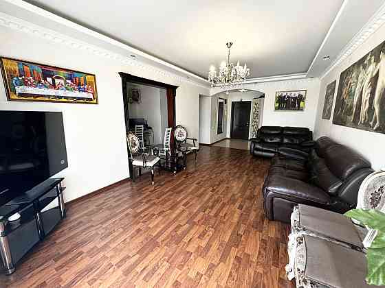 Продаж Квартира 4-кімнатна, 4/16 поверх на 8 Марта ул., 9 Dnipro