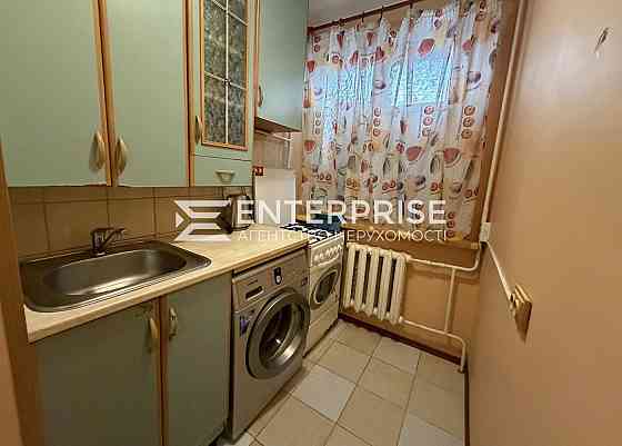 Продаж Квартира 1-кімнатна, 3/9 поверх на вул. Копыловская Київ