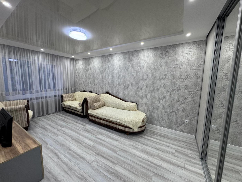 Оренда 2к Квартира 64 кв.м Соборна вул. Рівне - фото 1