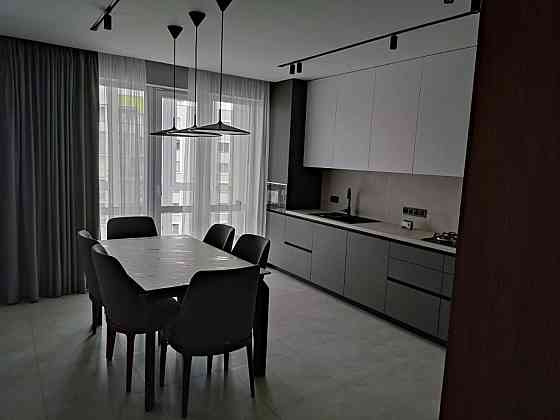 Продаж Квартира 5-кімнатна, 9/10 поверх на вул. Угорська L'viv