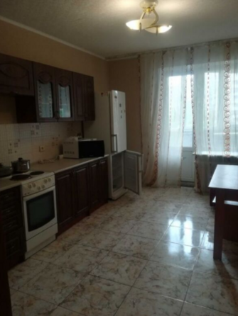 Оренда Квартира 3-кімнатна на ул. Анны Ахматовой, 16б Київ