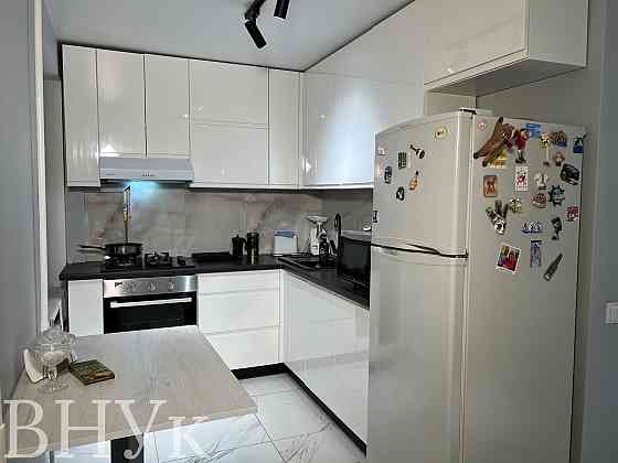 Продаж Квартира 3-кімнатна, 3/5 поверх на Відродження Луцк