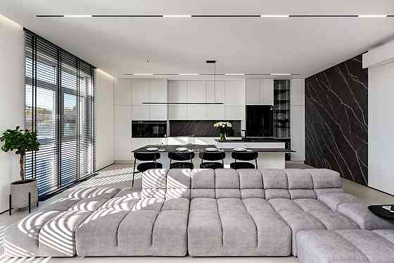 Продаж Квартира 3-кімнатна, 5/5 поверх на Університетська вул., д. 17-А Киев