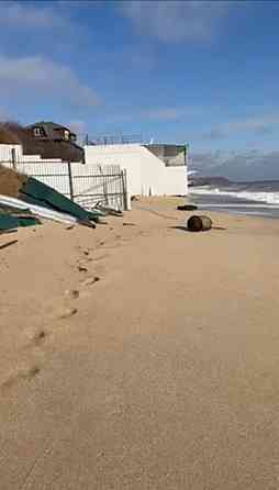 Первая линия моря Свой пляж .Небольшой дом старой постройки  у моря   на уникальном по  расположению участке  10 соток   госакт коммуникации Odessa