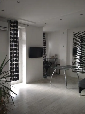 Продам 2-х этажный дом с ремонтом на Слободке Одеса