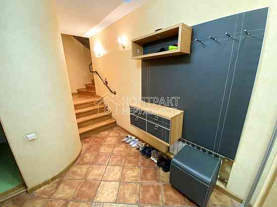 Продаж Будинок 7-кімнатний на вул. Зелена 