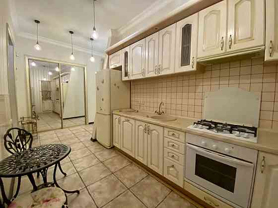 Продаж Квартира 3-кімнатна, 1/3 поверх на Маразлиевская ул., 5 Одесса