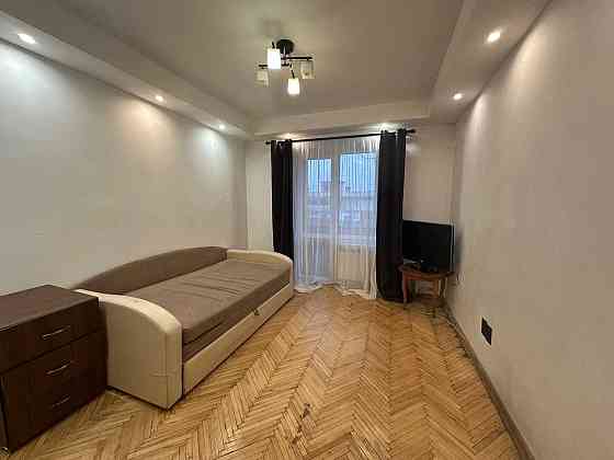 Продаж Квартира 3-кімнатна, 9/9 поверх на Лісовий вул., д. 17 Kiev