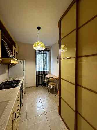 Продаж Квартира 2-кімнатна, 5/5 поверх на Хорива вул., д. 33 Kiev