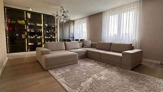 Продаж Квартира 4-кімнатна, 9/10 поверх на вул. Бойківська Львов