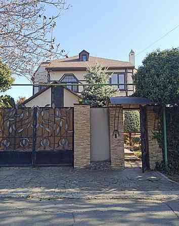 Продам Двоповерховий Будинок, на 20 сотках землі в Чорноморці Чорноморка