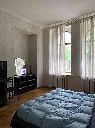 Продам 4-комн. квартиру, Малая Арнаутская  / Белинского, 3/3 эт., исторический центр города Одесса