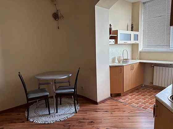 Оренда Квартира 1-кімнатна, 11/16 поверх на просп. Павла Тичини, 16/2 Kiev