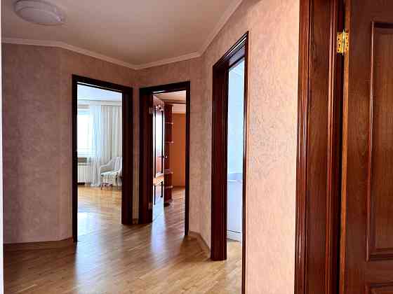 Продаж Квартира 4-кімнатна, 17/18 поверх на Драгоманова вул., д. 15-А Kiev