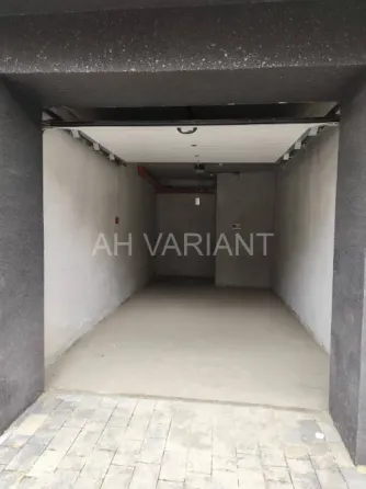 Продається Гараж Під легкове авто площа 21 кв.м 1-й поверх Легоцького 64Б Ужгород