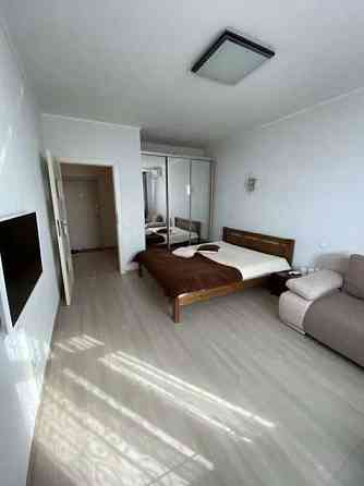 Оренда Квартира 1-кімнатна, 24/25 поверх на Бажана Николая просп., 8б Kiev