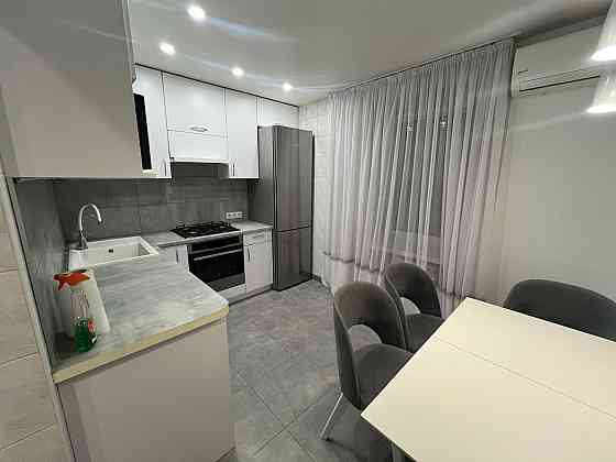 Продаж Квартира 3-кімнатна, 10/10 поверх на вул. Сяйво Львів