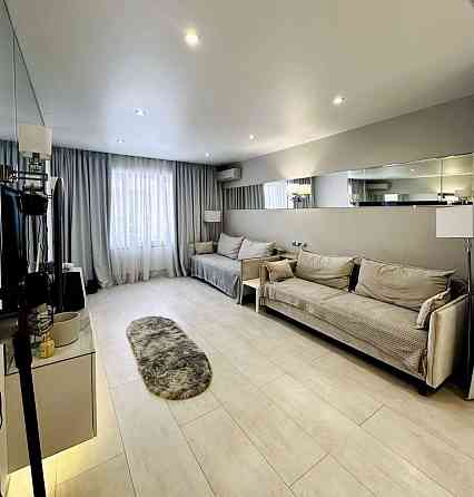 Продаж Квартира 3-кімнатна, 8/9 поверх на Новогодняя ул., 53 Дніпро