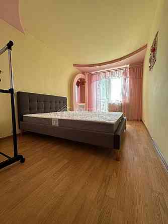 Продаж Квартира 3-кімнатна, 9/9 поверх на вул. Холодногірська Kharkiv