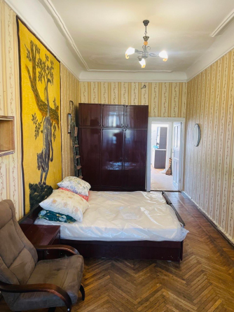 Продам трёх комнатную квартиру на Соборной площади .Исторический дом Папудова.
D 40700 Одесса