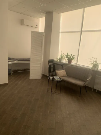 Продаж комерційне приміщення на ул. Среднефонтанская, 19а приміщень - 3, поверх - 3 Одеса