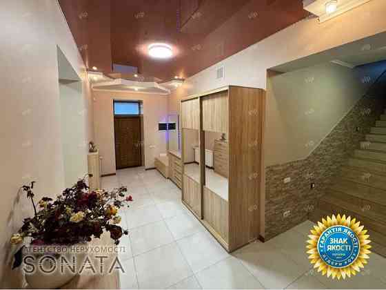 Продаж 2-поверховий   210 кв.м 5 кімн. на вул. Стуса Cherkasy