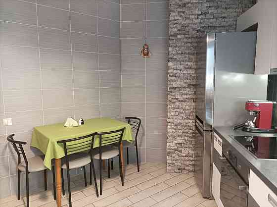 Оренда Квартира 2-кімнатна, 21/23 поверх на вул.Драгоманова, 6/1 Киев