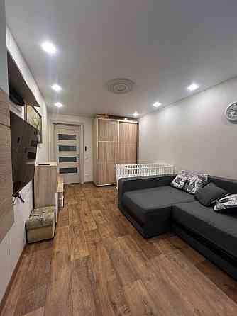 Продаж Квартира 2-кімнатна, 2/5 поверх на Автостроя ул., 8 Днепр