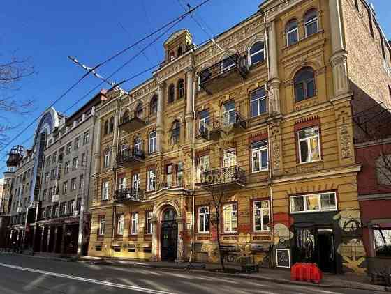 Продаж Квартира 3-кімнатна, 2/9 поверх на Большая Житомирская ул., 13 Kiev