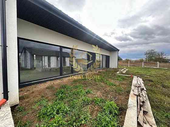 Продаж Будинок 3-кімнатний на Зеленая ул. 