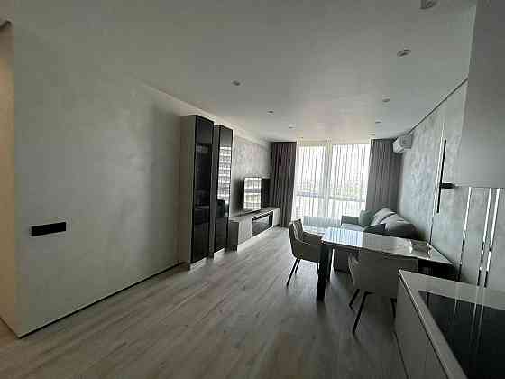 Продаж Квартира 3-кімнатна, 19/25 поверх на Дніпровська набережна вул., д. 15ж Kiev