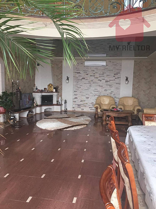 Продаж просторого будинку з басейном!  - photo 3