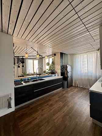 Продаж Квартира 5-кімнатна, 4/17 поверх на вул. Науки Харків