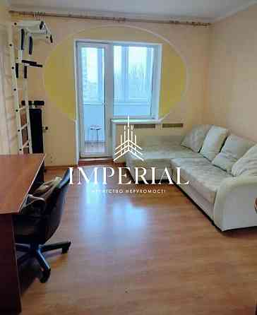 Продаж Квартира 3-кімнатна, 8/10 поверх на вул. Харківське шосе Киев