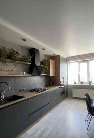 Продаж Квартира 3-кімнатна, 8/8 поверх на вул. В.Чорновола Рівне