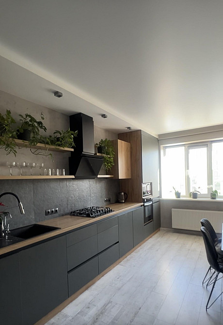 Продаж Квартира 3-кімнатна, 8/8 поверх на вул. В.Чорновола Рівне - фото 1