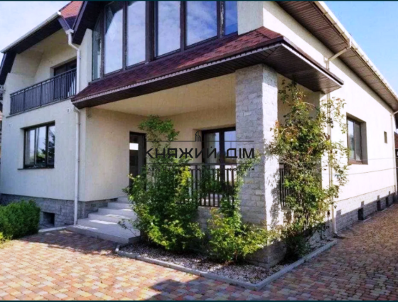 Замечательный, просторный дом 450 м2 3 этажа по Житомирской трассе, с. Колонщина 20 км. от Киева. Колонщина