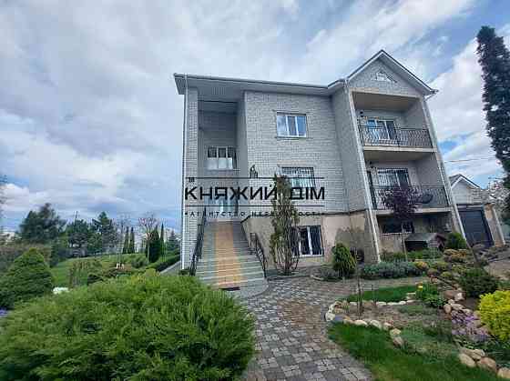 Продаж 3-х поверхового будинку в смт Калинівка. № 2211648 Калинівка (Богуславський район)