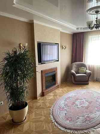 Оренда Квартира 3-кімнатна, 9/10 поверх на ул. Дегтярёвская Київ